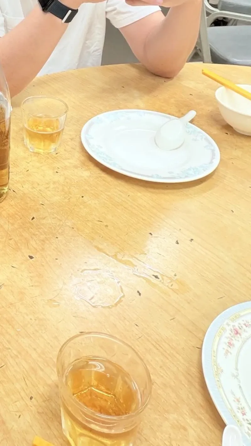 Round table and beer at a dai pai dong